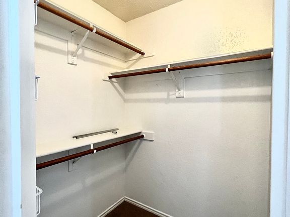 3rd image of 3801 Fairgreen Ct