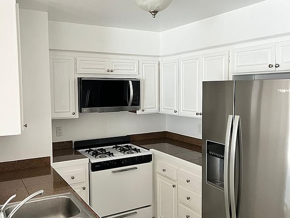 4th image of 1443 Barry Ave APT 204