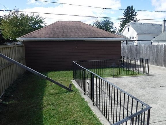 5th image of 2300 N 73rd Ct