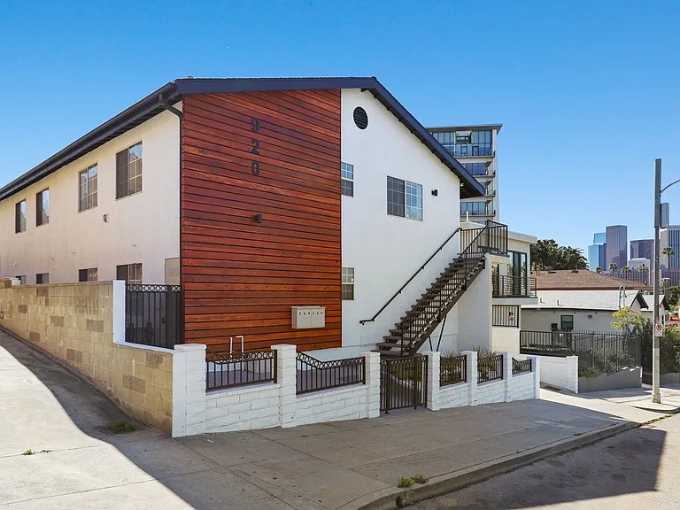 920 Everett St — Photo 11