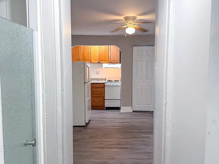 1131 Spruce St — Photo 2