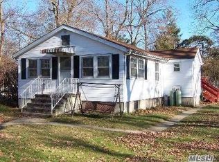 85 Woodside Dr, Mastic Beach, NY 11951