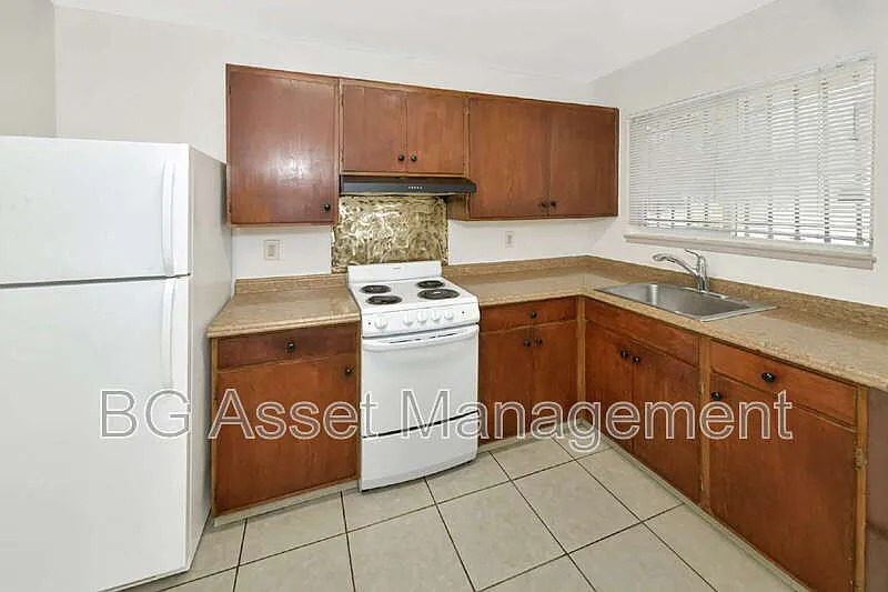2 bed, 1.0 bath, $2,175 — Photo 3