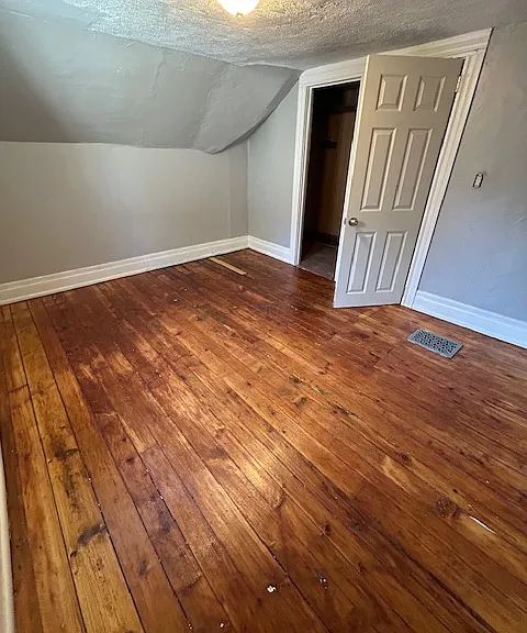 241 Curtis St — Photo 16