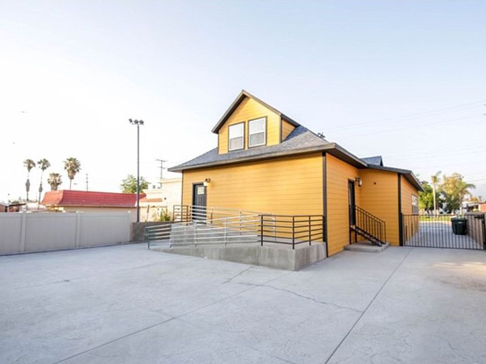 2nd image of 668 E Redlands Blvd
