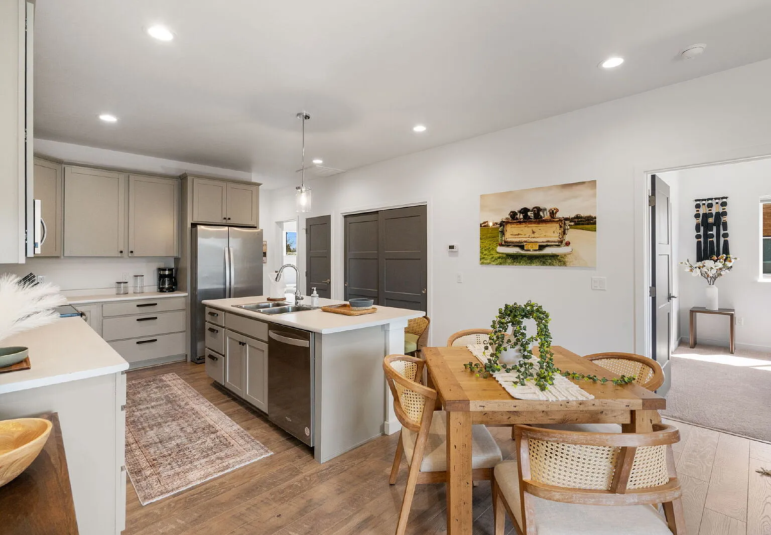 3 bed, 2.0 bath, 1260 sqft, $3,100 — Photo 1