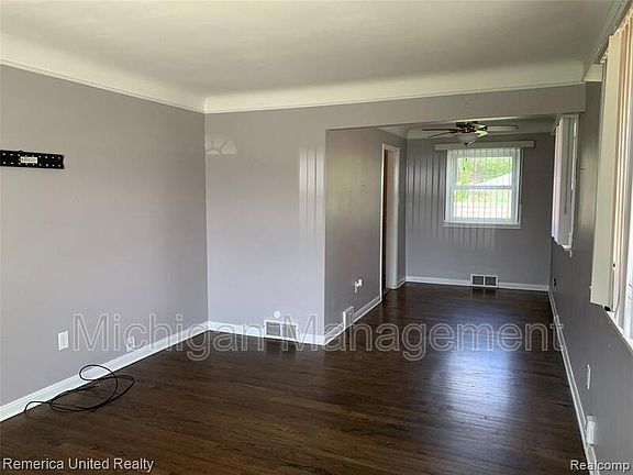 3rd image of 24414 W Chicago St