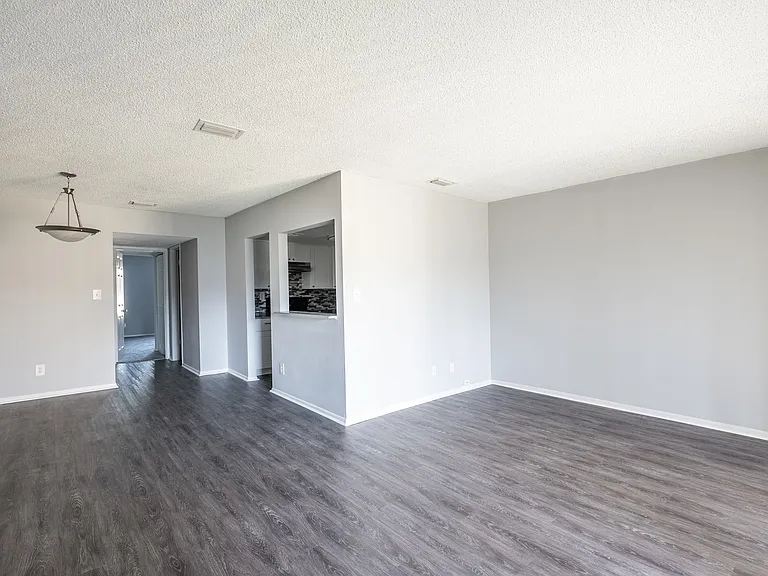 River View Apartments — Photo 19