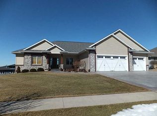 113 Ridge Dr, Fairfax, IA 52228