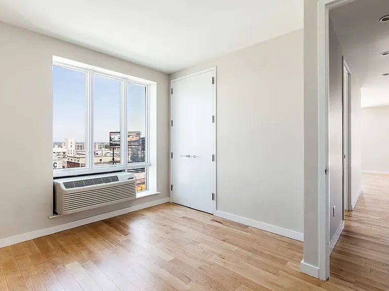 314 52nd St #3B — Photo 2
