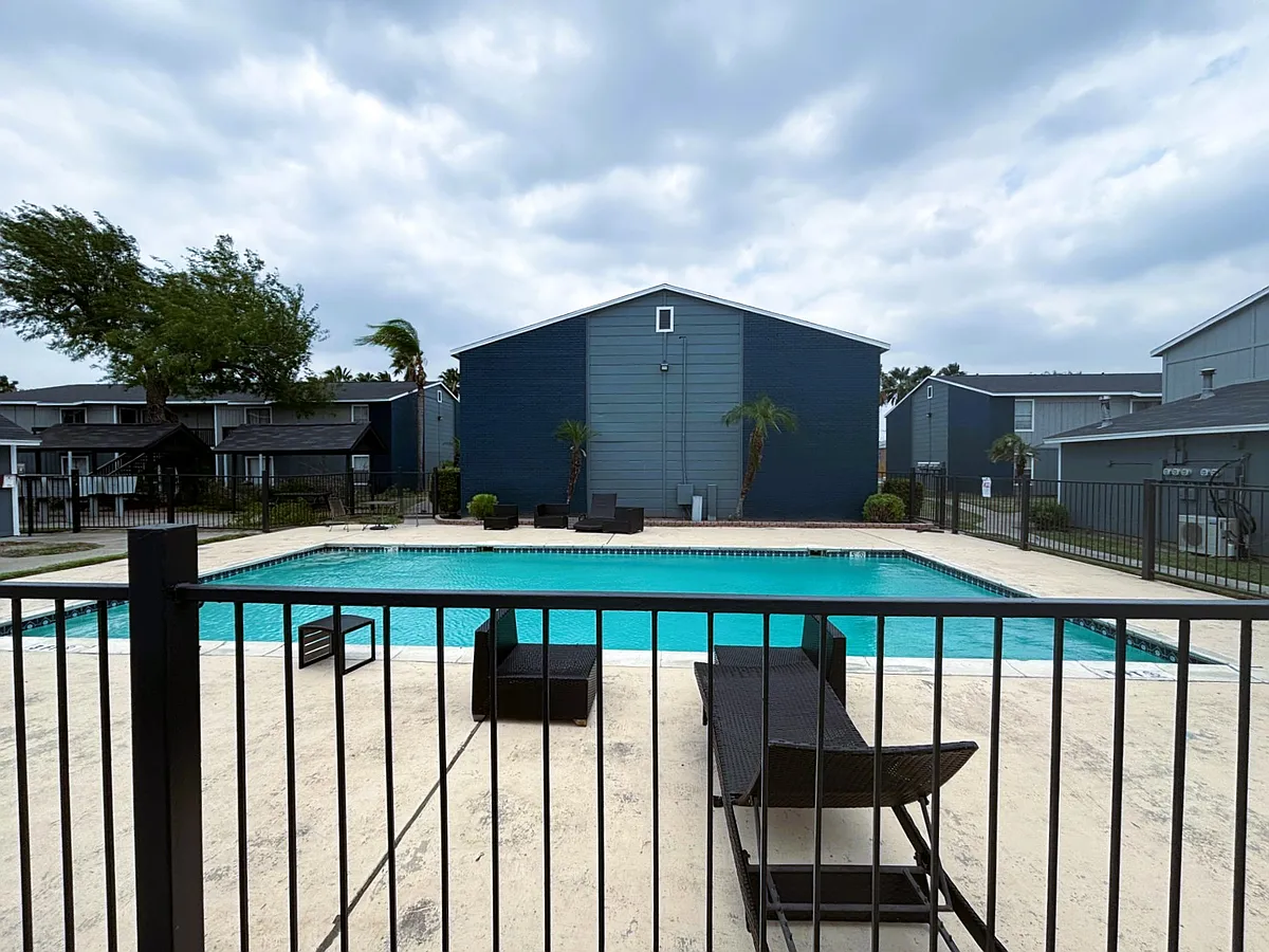 Building Photo - 1609 W Schunior Rd #1403
