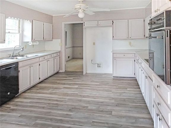 3rd image of 4747 Matterhorn Dr