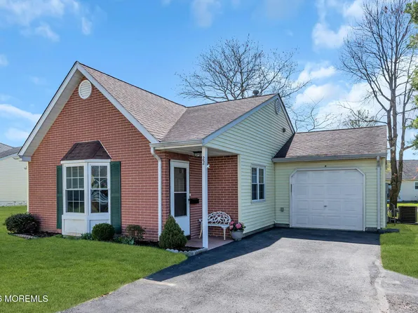 22 Farnworth Close #1000, Freehold, NJ 07728