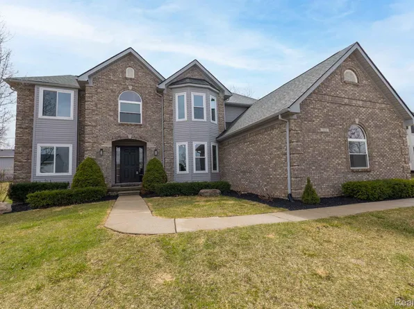 963 Lancaster St, Lapeer, MI 48446