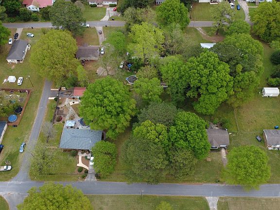 4th image of 0 Strother St