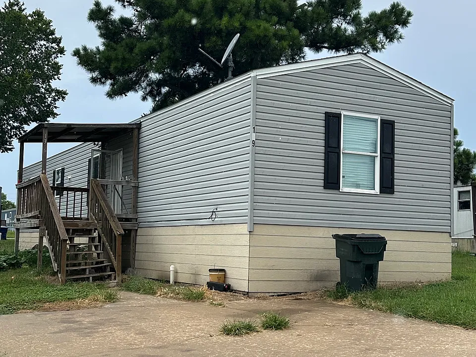 139 Neches Dr
