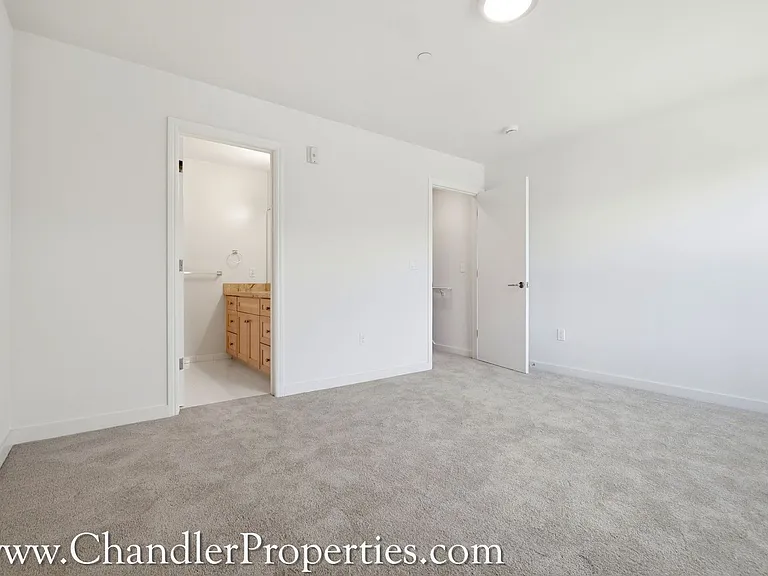 55 Trumbull St — Photo 12