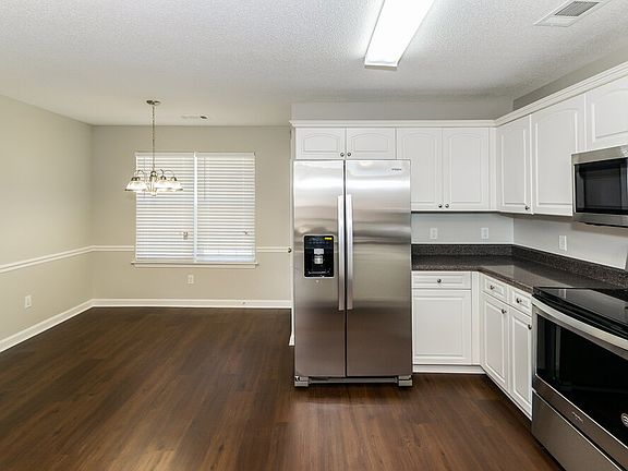 5th image of 225 Magnolia Garden Ln