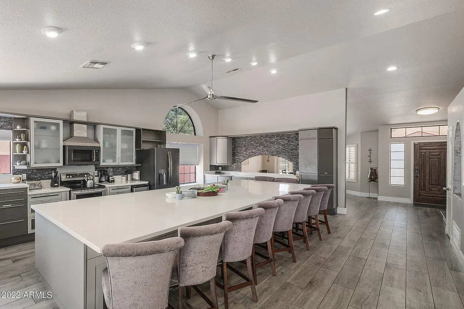 4 bed, 3200 sqft, $5,200 — Photo 3