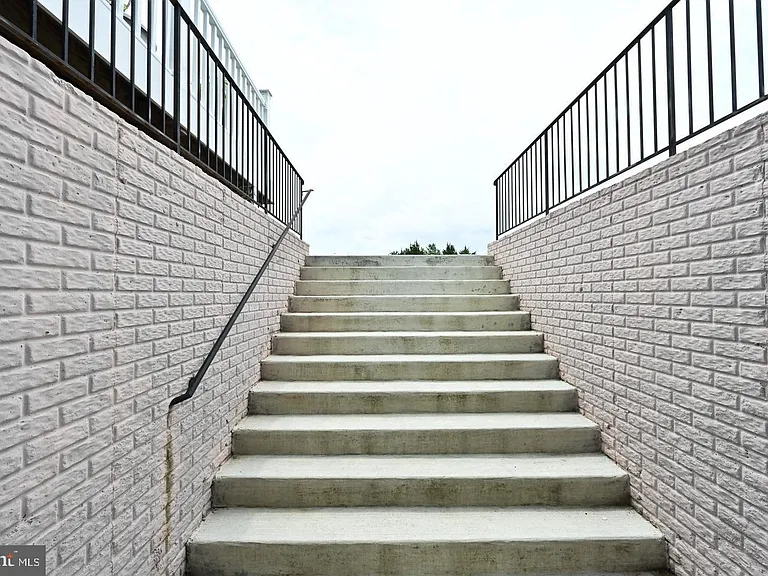 106 Alliance Ct — Photo 15