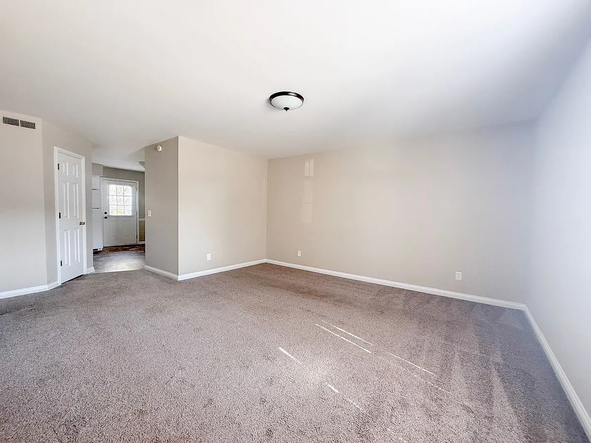 Building Photo - 42 Eastgate Cir
