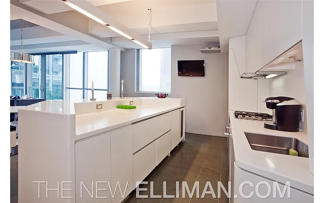 Sold by Douglas Elliman | media 22