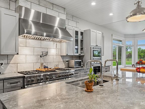 4th image of 2050 S Artesian Rd