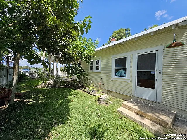 106 W Specht Rd — Photo 17