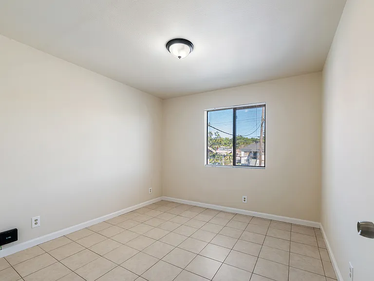 1729 E 15th St #4 — Photo 11