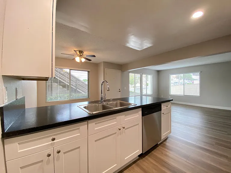 West Palm Apartments — Photo 11