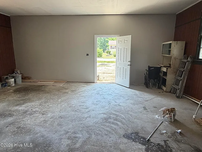27 Vermont Ave — Photo 29