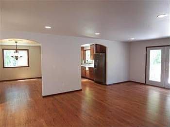3rd image of 660 E Lakeshore Dr E