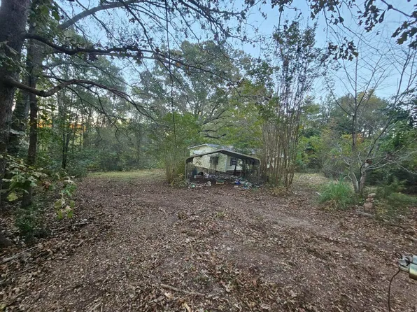 1008 E Grumling Rd, Hodges, SC 29653