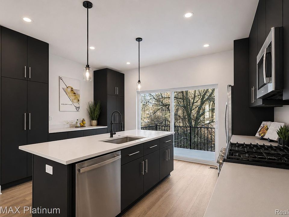 1st image of 68 Pinecroft Ln