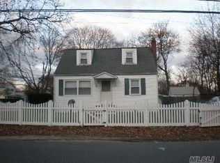 47 Bethpage Rd, Copiague, NY 11726