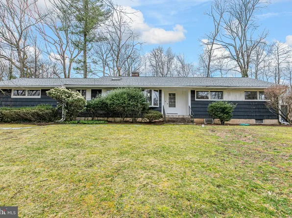 41 Manning Ln, Lawrence Township, NJ 08648