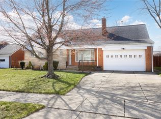 21861 Robinhood Ave, Fairview Park, OH