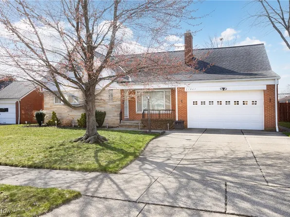 21861 Robinhood Ave, Fairview Park, OH 44126