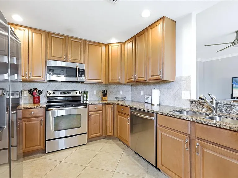 424 Winding Brook Ln #104 — Photo 6