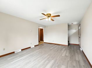 40 Pendexter Ave, Chicopee, MA 01013