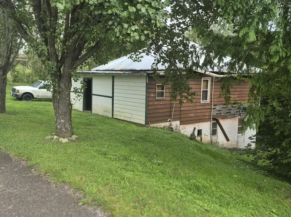 227 Combs Rd, Pennington Gap, VA 24277