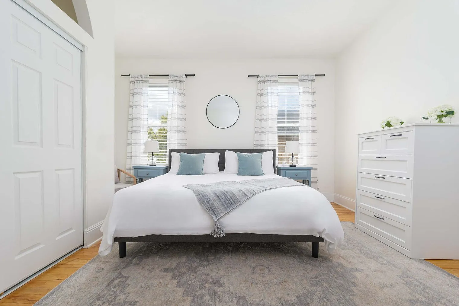 2 bed, 2.0 bath, 893 sqft, $3,428 — Photo 3