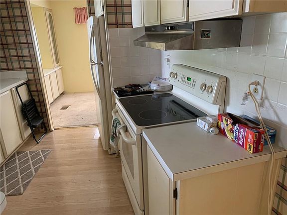 3rd image of 610 49th Avenue Dr W