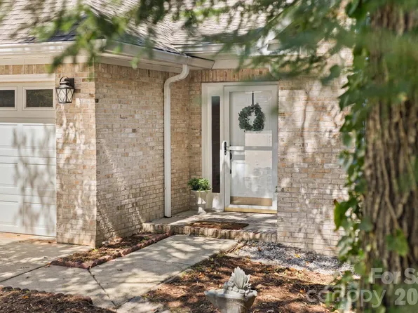 113 Laura Trce, Hendersonville, NC 28792