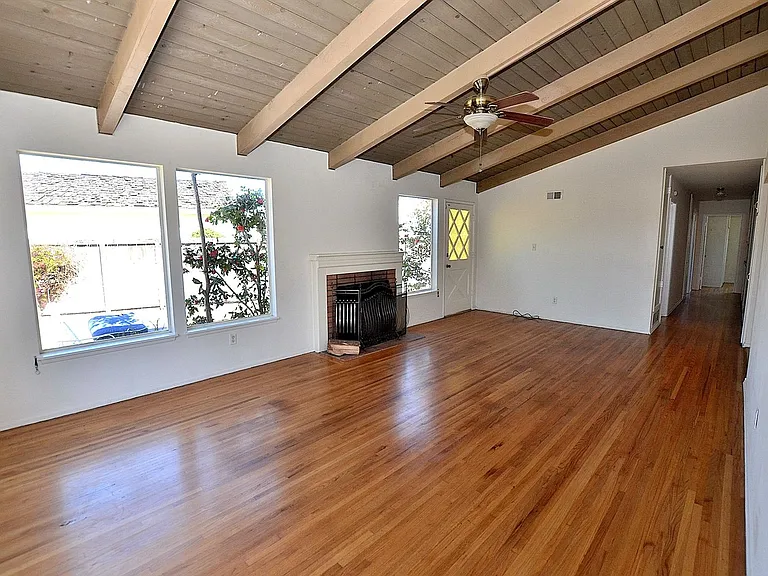 151 Acacia Way — Photo 2