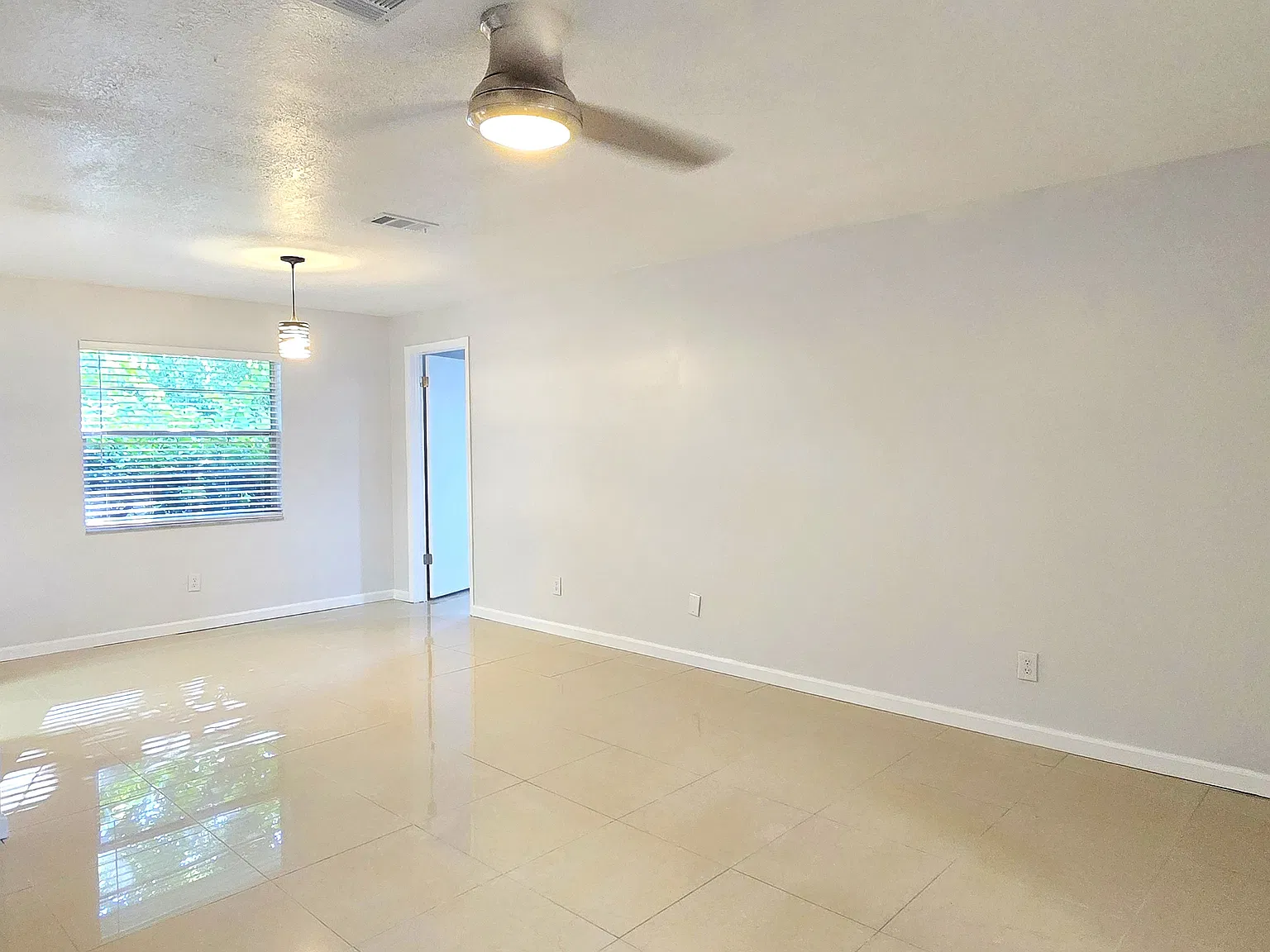 3 bed, 1560 sqft, $3,000 — Photo 2