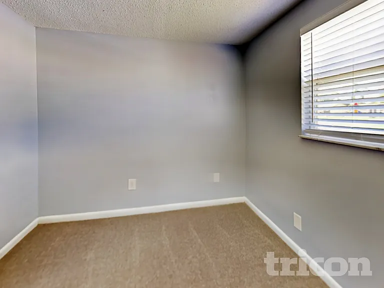 8235 Donaldson Dr — Photo 6