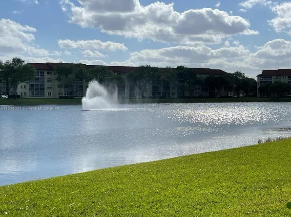 12900 SW 13th St APT 308, Hollywood, FL 33027