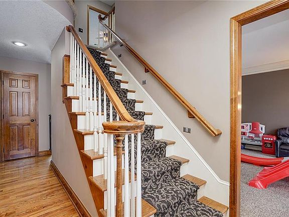 4th image of 1242 Wildbriar Cir