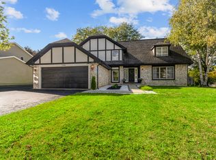 700 Fairfield Ln, Algonquin, IL 60102